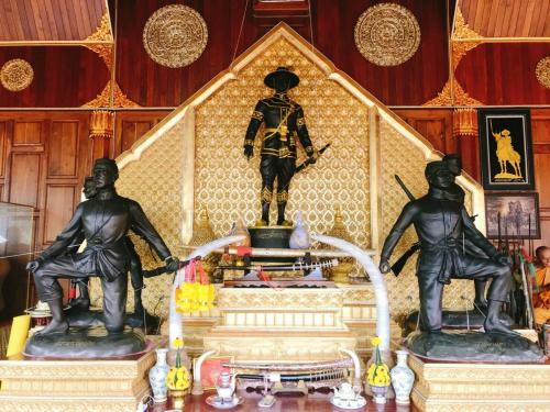 พระบรมราชานุสรณ์สมเด็จพระเจ้าตากสินมหาราช (อู่ต่อเรือพระเจ้าตากสิน)