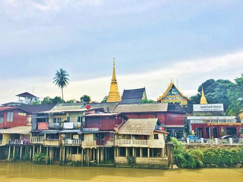 ชุมชนริมน้ำจันทบูร