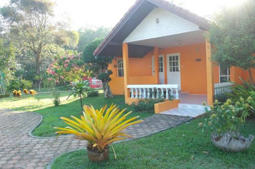 บ้านสวนจันท์ธารารีสอร์ท